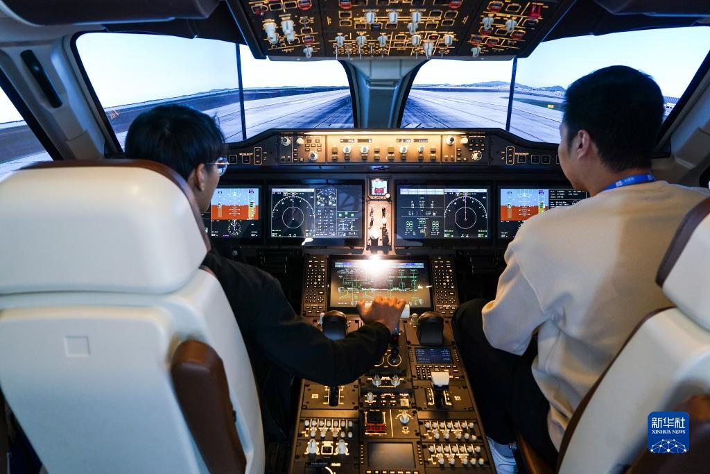 看得见、摸得着、可互动——在科普产品博览会上感受科技魅力