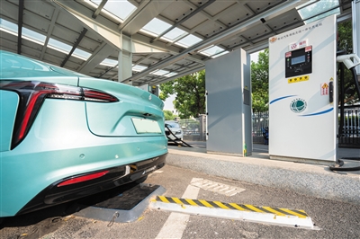 无线充电：行车充电两不误 未来续航不焦虑